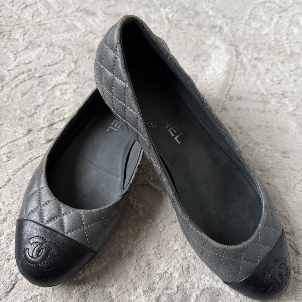Chanel Quilted Two-Tone Gray Leather Ballet Flats 37.5